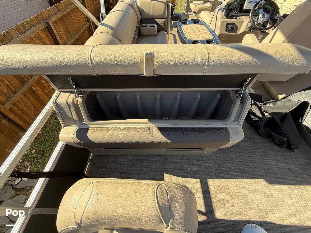 Slide: The Image of Sun Tracker Fishin' Barge 22 DLX 2022 - 49