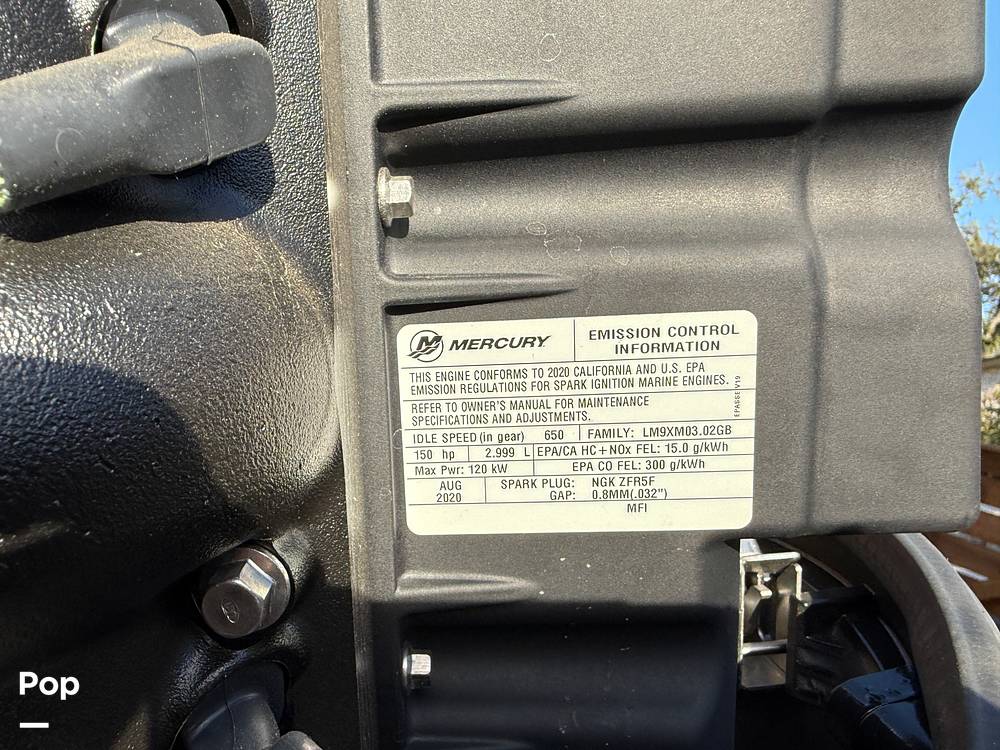 Slide: The Image of Sun Tracker Fishin' Barge 22 DLX 2022 - 60
