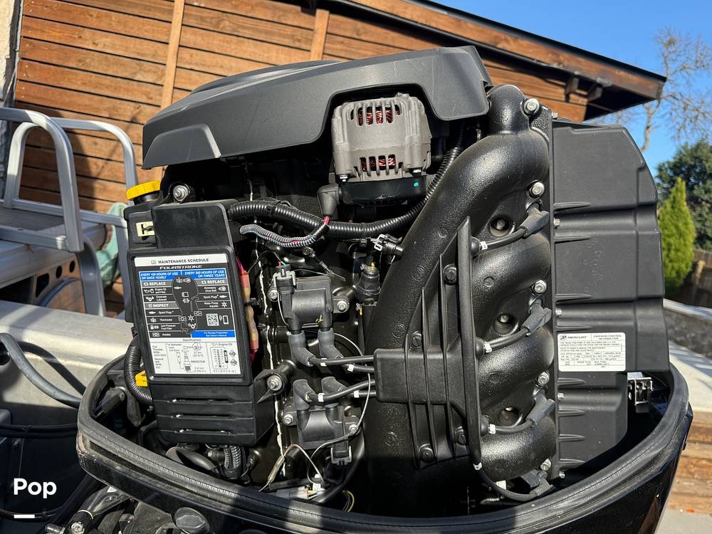 Slide: The Image of Sun Tracker Fishin' Barge 22 DLX 2022 - 62