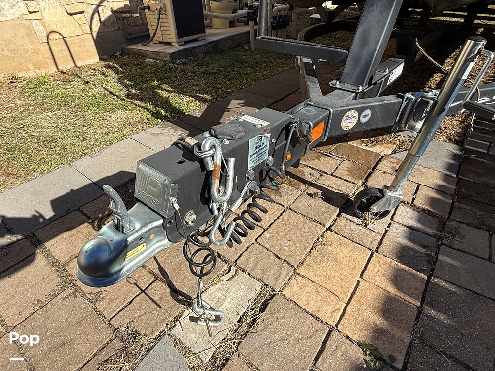 Slide: The Image of Sun Tracker Fishin' Barge 22 DLX 2022 - 68