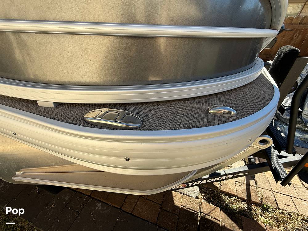 Slide: The Image of Sun Tracker Fishin' Barge 22 DLX 2022 - 83