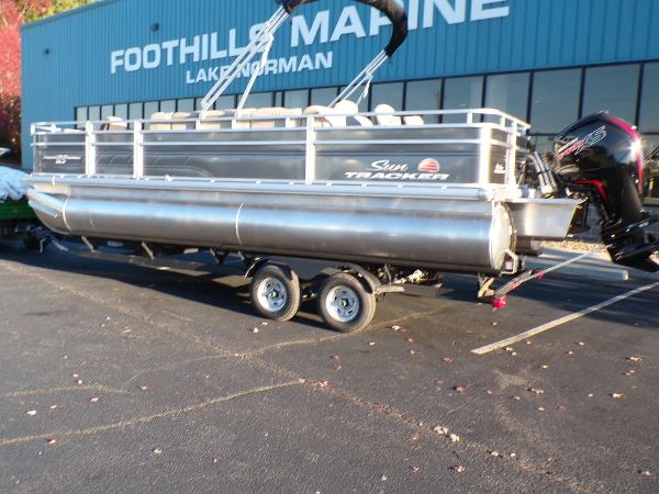 Slide: The Image of 2024 Sun Tracker FISHIN' BARGE® 22 DLX pontoon boat at Foothills Marine. - 2