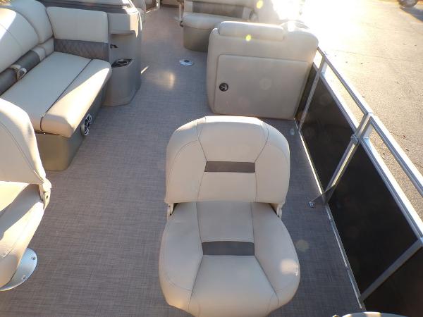 Slide: The Image of 2024 Sun Tracker FISHIN' BARGE® 22 DLX interior with comfortable seating and spacious layout. - 20
