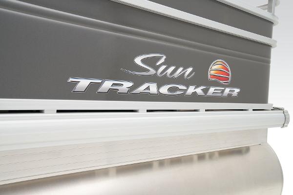 Slide: The Image of Sun Tracker Fishin' Barge 22 DLX 2024 - 23