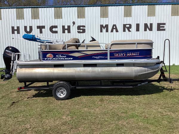 Slide: The Image of 2018 Sun Tracker Party Barge 18 DLX pontoon boat at Hutch's Marine. - 0
