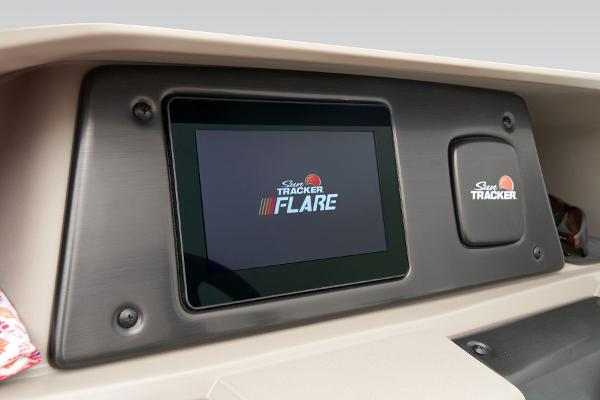 Slide: The Image of Sun Tracker Party Barge 18 DLX 2025 - 22