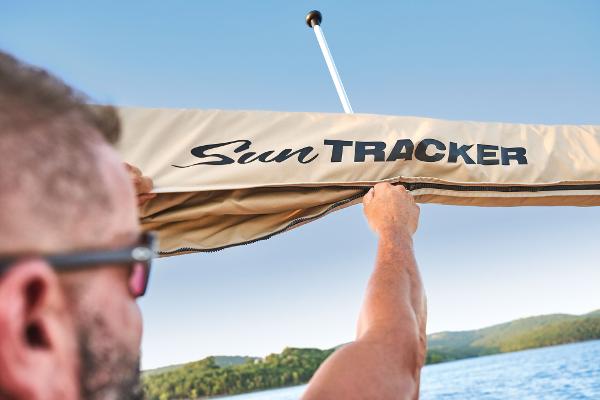 Slide: The Image of Sun Tracker Party Barge 18 DLX 2025 - 53