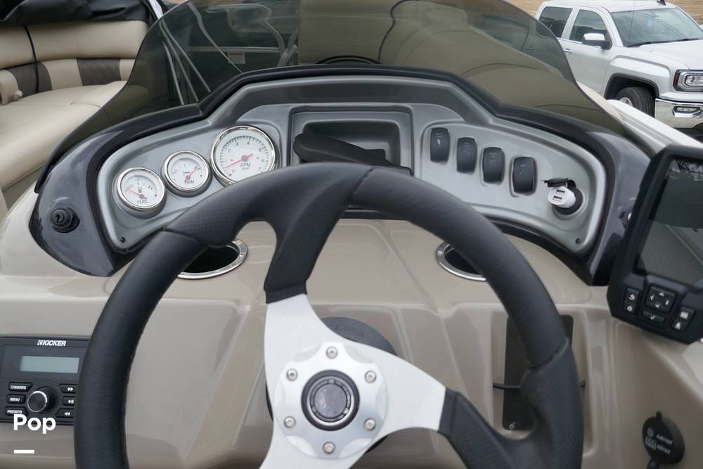 Slide: The Image of Sun Tracker PARTY BARGE 20 DLX 2022 - 15372226