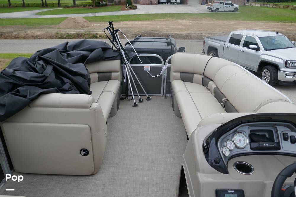 Slide: The Image of Sun Tracker PARTY BARGE 20 DLX 2022 - 15372227