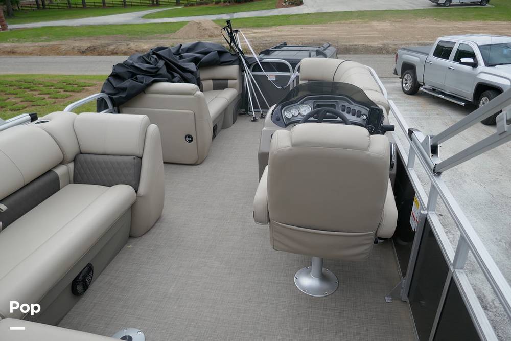 Slide: The Image of Sun Tracker PARTY BARGE 20 DLX 2022 - 15372229