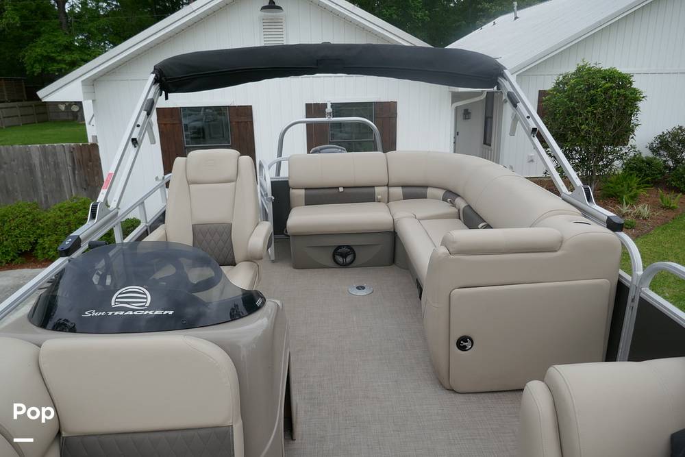 Slide: The Image of Sun Tracker PARTY BARGE 20 DLX 2022 - 15372232