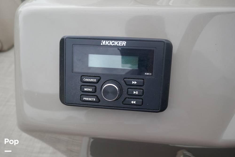 Slide: The Image of Sun Tracker PARTY BARGE 20 DLX 2022 - 15372233