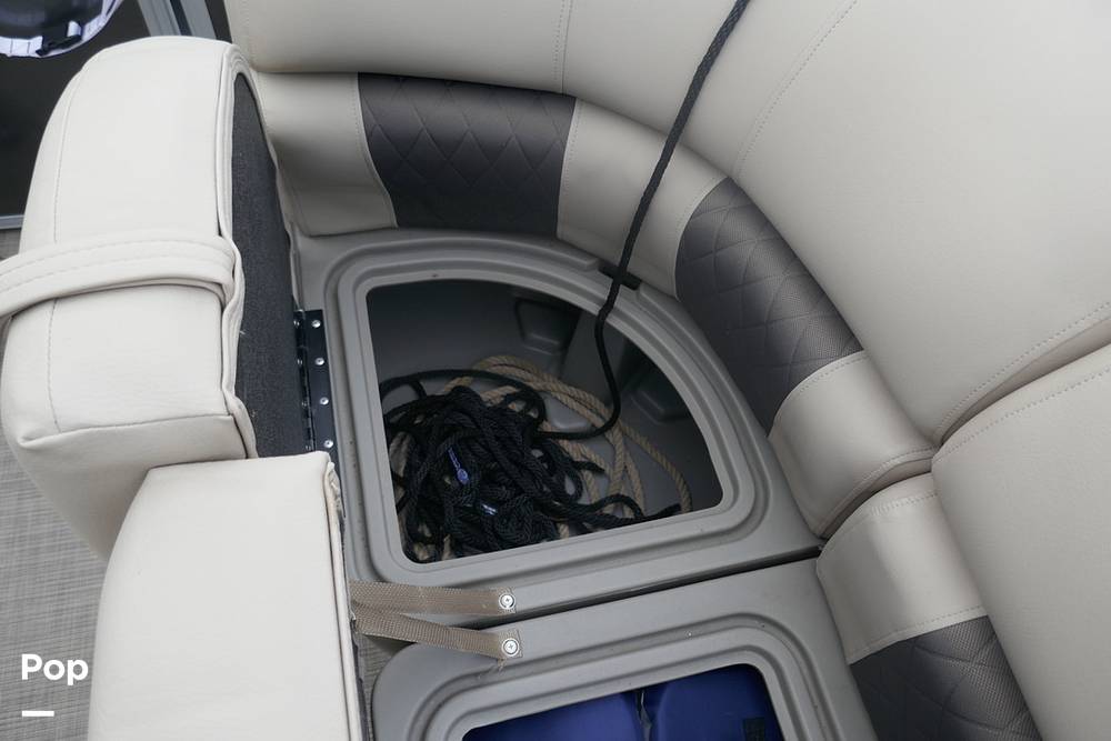 Slide: The Image of Sun Tracker PARTY BARGE 20 DLX 2022 - 15372235