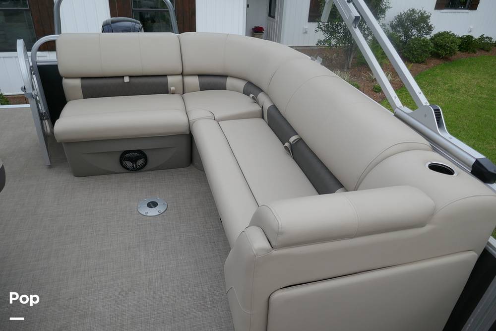 Slide: The Image of Sun Tracker PARTY BARGE 20 DLX 2022 - 15372239