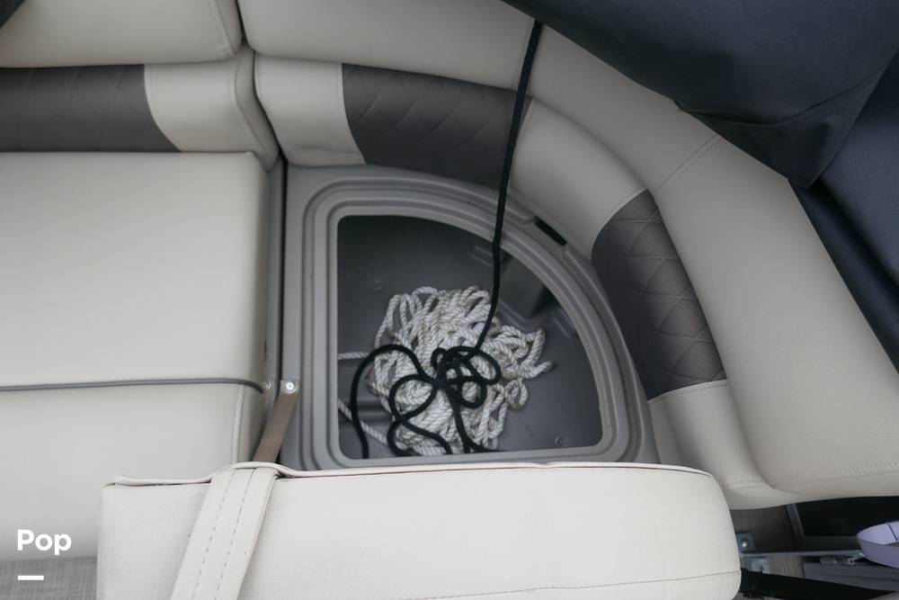 Slide: The Image of Sun Tracker PARTY BARGE 20 DLX 2022 - 15372241