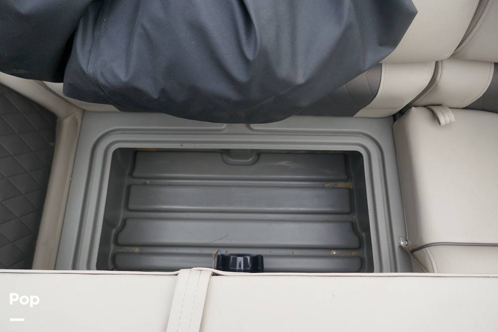 Slide: The Image of Sun Tracker PARTY BARGE 20 DLX 2022 - 15372242