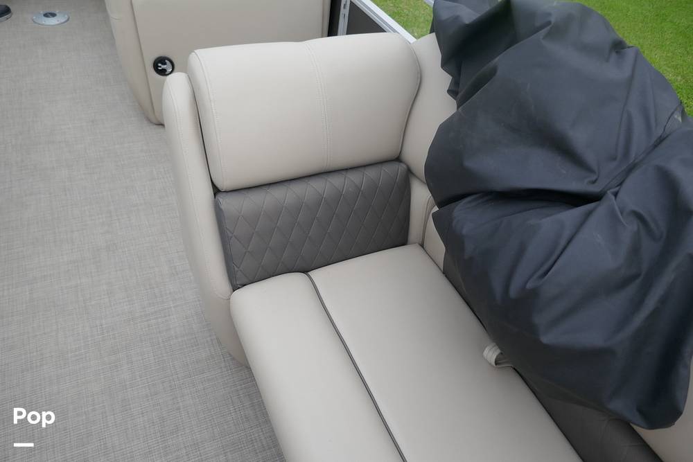 Slide: The Image of Sun Tracker PARTY BARGE 20 DLX 2022 - 15372243