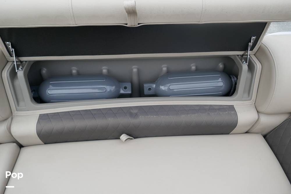 Slide: The Image of Sun Tracker PARTY BARGE 20 DLX 2022 - 15372244