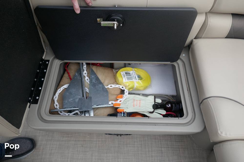 Slide: The Image of Sun Tracker PARTY BARGE 20 DLX 2022 - 15372246