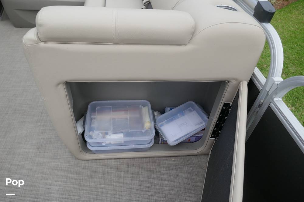 Slide: The Image of Sun Tracker PARTY BARGE 20 DLX 2022 - 15372248