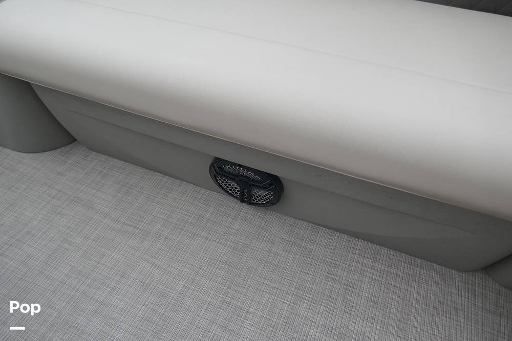 Slide: The Image of Sun Tracker PARTY BARGE 20 DLX 2022 - 15372250