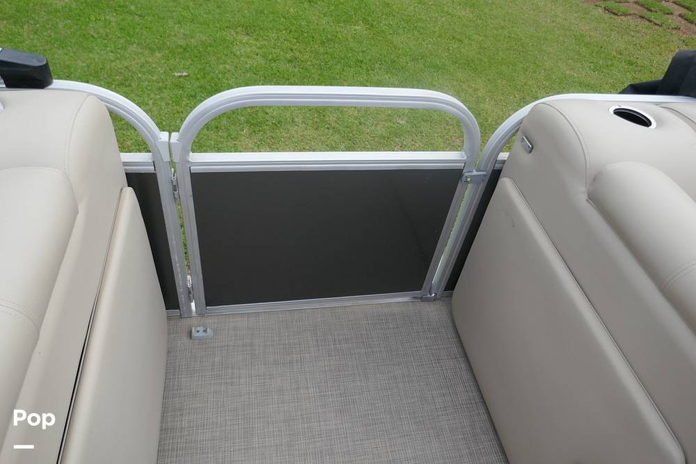 Slide: The Image of Sun Tracker PARTY BARGE 20 DLX 2022 - 15372251