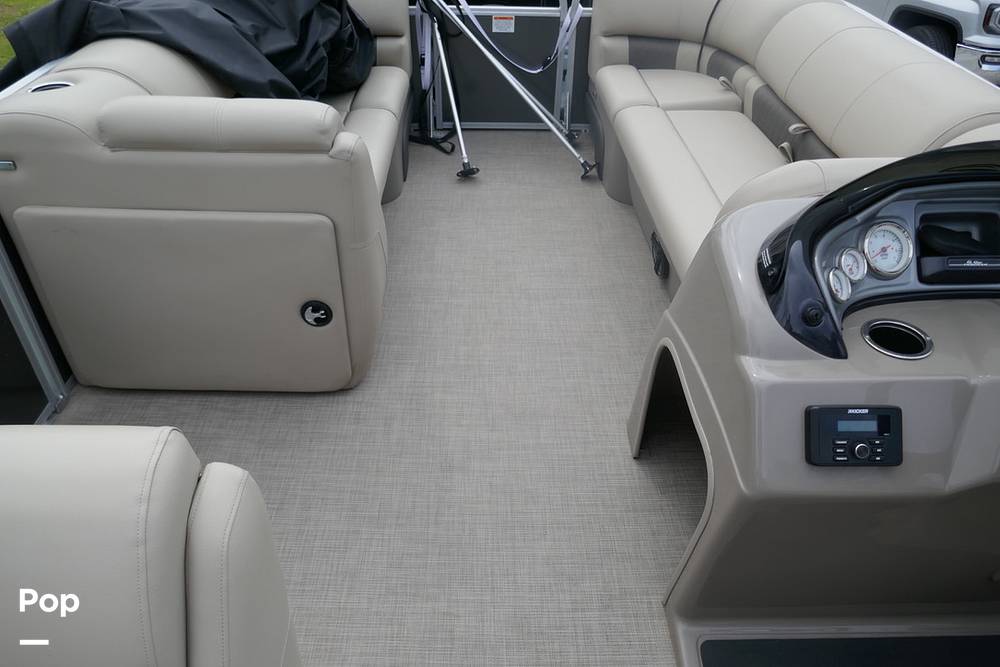 Slide: The Image of Sun Tracker PARTY BARGE 20 DLX 2022 - 15372252