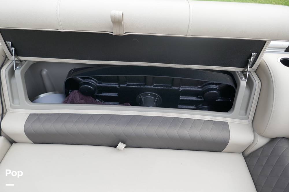 Slide: The Image of Sun Tracker PARTY BARGE 20 DLX 2022 - 15372254