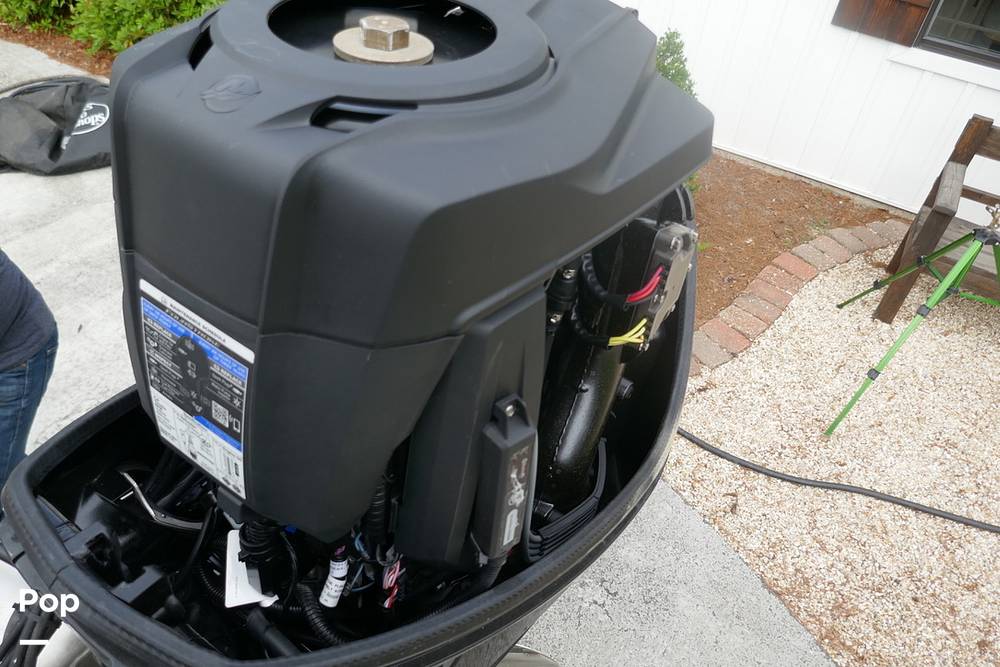 Slide: The Image of Sun Tracker PARTY BARGE 20 DLX 2022 - 15372255