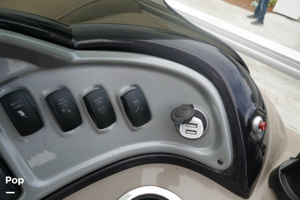 Slide: The Image of Sun Tracker PARTY BARGE 20 DLX 2022 - 15372259