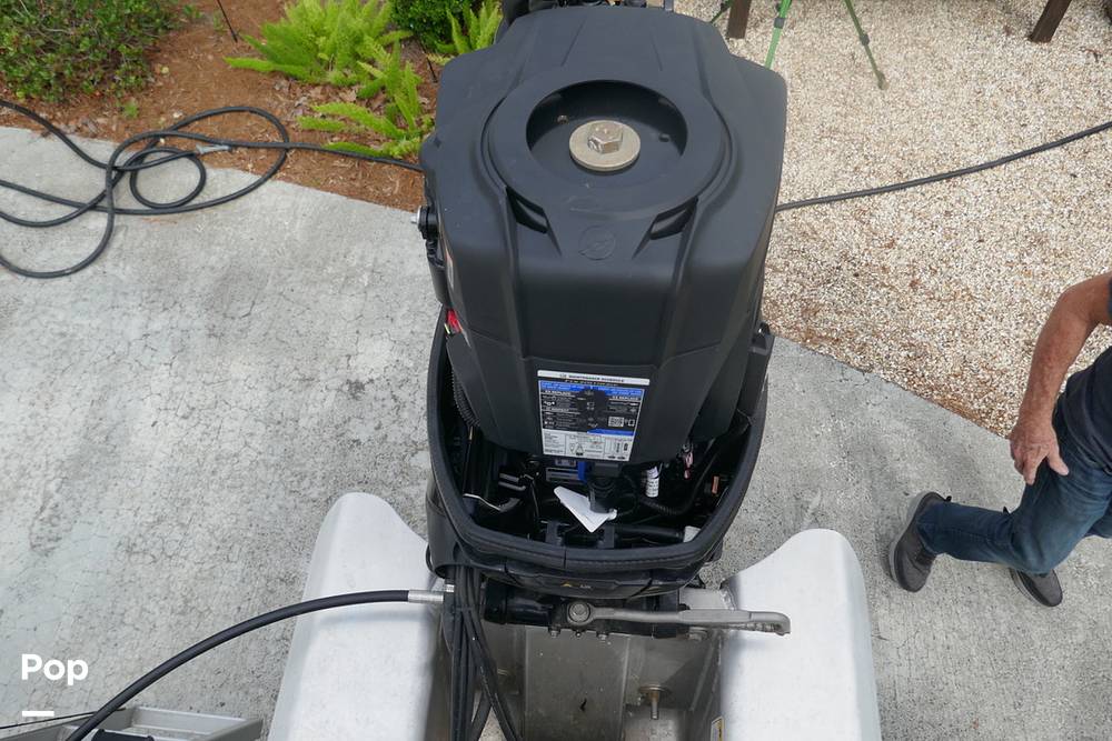 Slide: The Image of Sun Tracker PARTY BARGE 20 DLX 2022 - 15372264