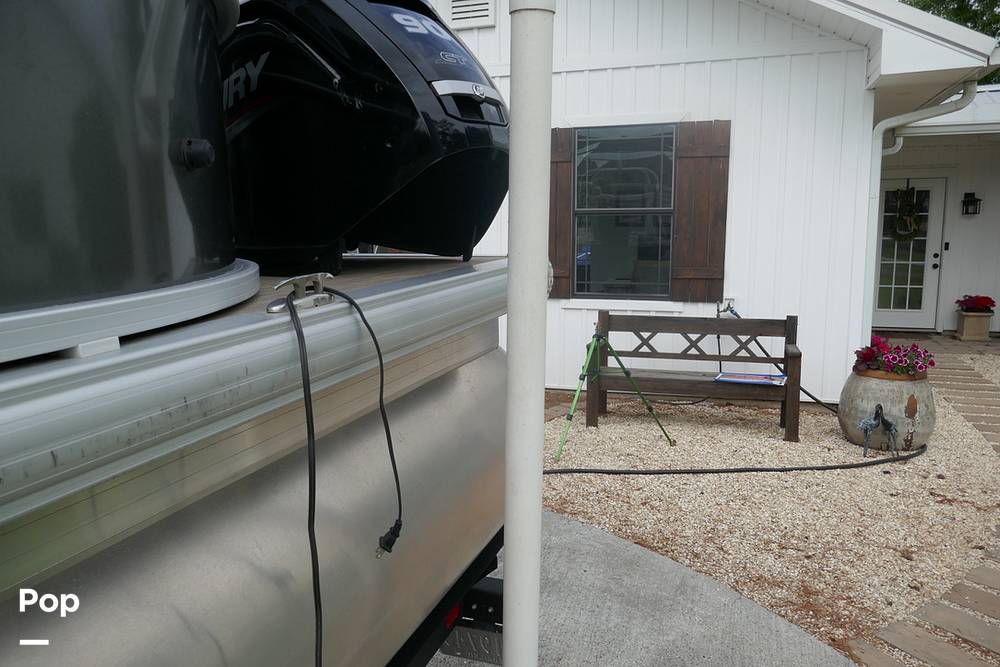 Slide: The Image of Sun Tracker PARTY BARGE 20 DLX 2022 - 15372266