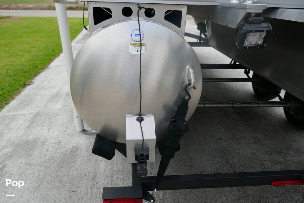 Slide: The Image of Sun Tracker PARTY BARGE 20 DLX 2022 - 15372268