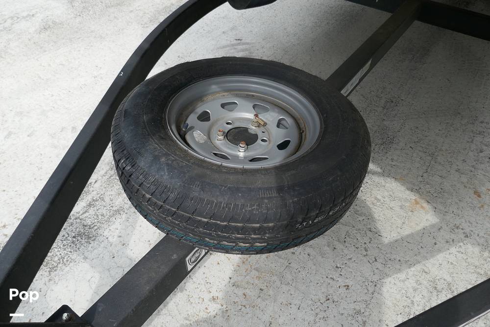 Slide: The Image of Sun Tracker PARTY BARGE 20 DLX 2022 - 15372271