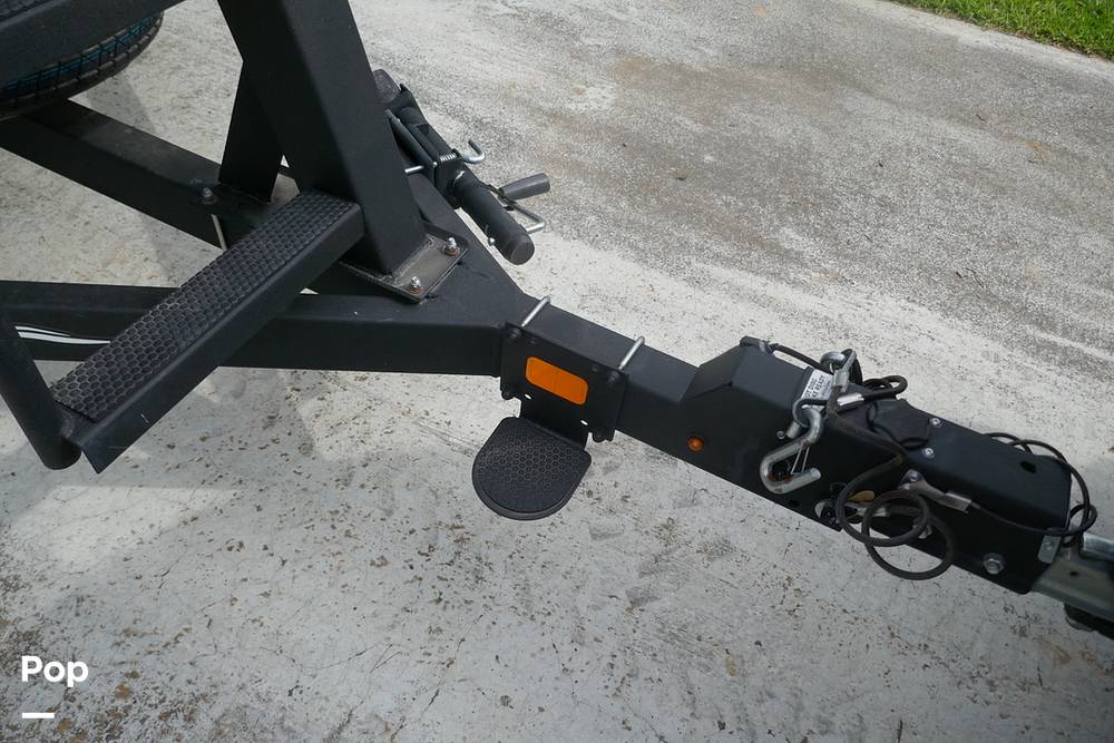 Slide: The Image of Sun Tracker PARTY BARGE 20 DLX 2022 - 15372275