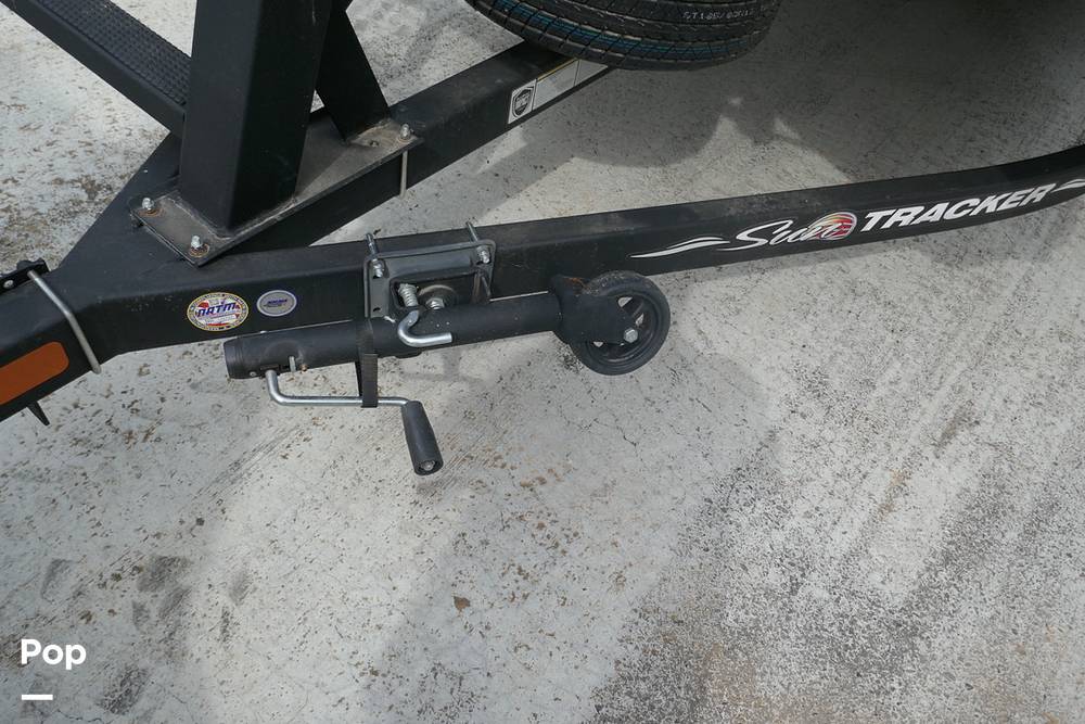 Slide: The Image of Sun Tracker PARTY BARGE 20 DLX 2022 - 15372282