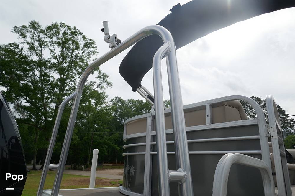 Slide: The Image of Sun Tracker PARTY BARGE 20 DLX 2022 - 15372286