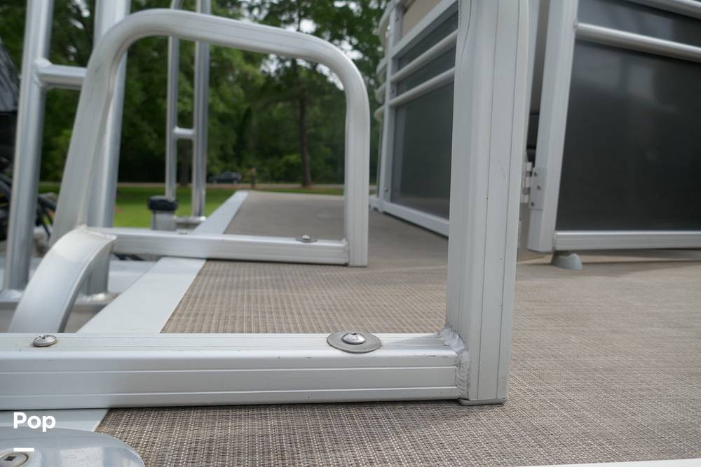 Slide: The Image of Sun Tracker PARTY BARGE 20 DLX 2022 - 15372287