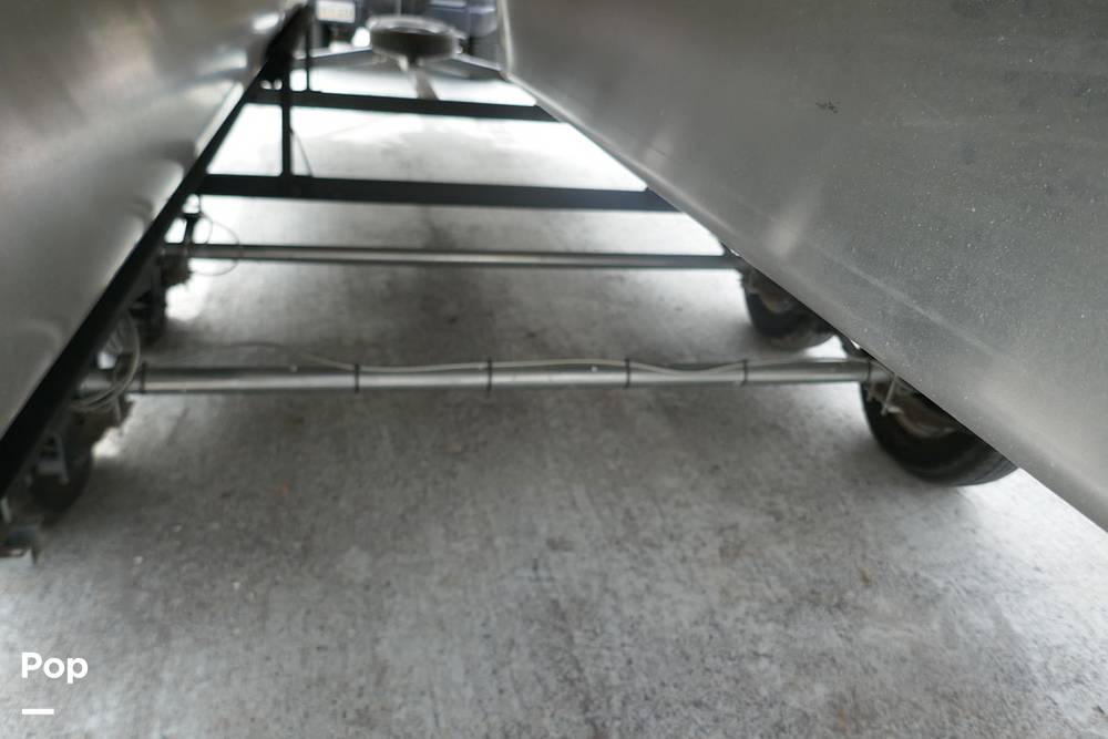 Slide: The Image of Sun Tracker PARTY BARGE 20 DLX 2022 - 15372291