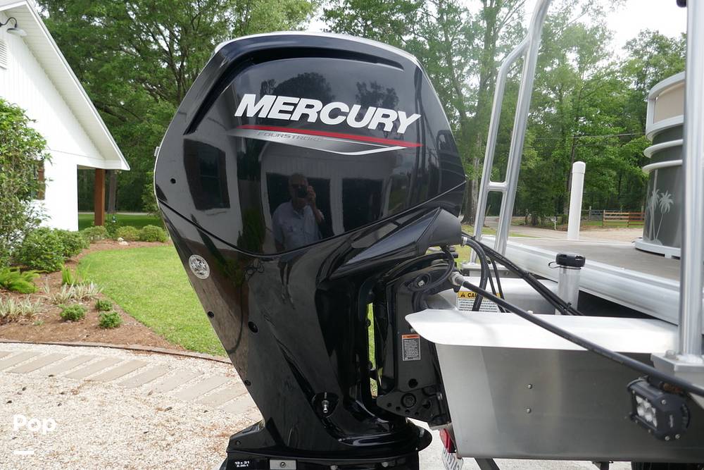 Slide: The Image of Sun Tracker PARTY BARGE 20 DLX 2022 - 15372295