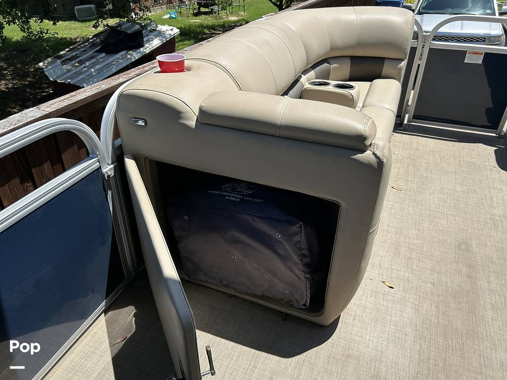 Slide: The Image of Sun Tracker Party Barge 20 DLX 2022 - 24