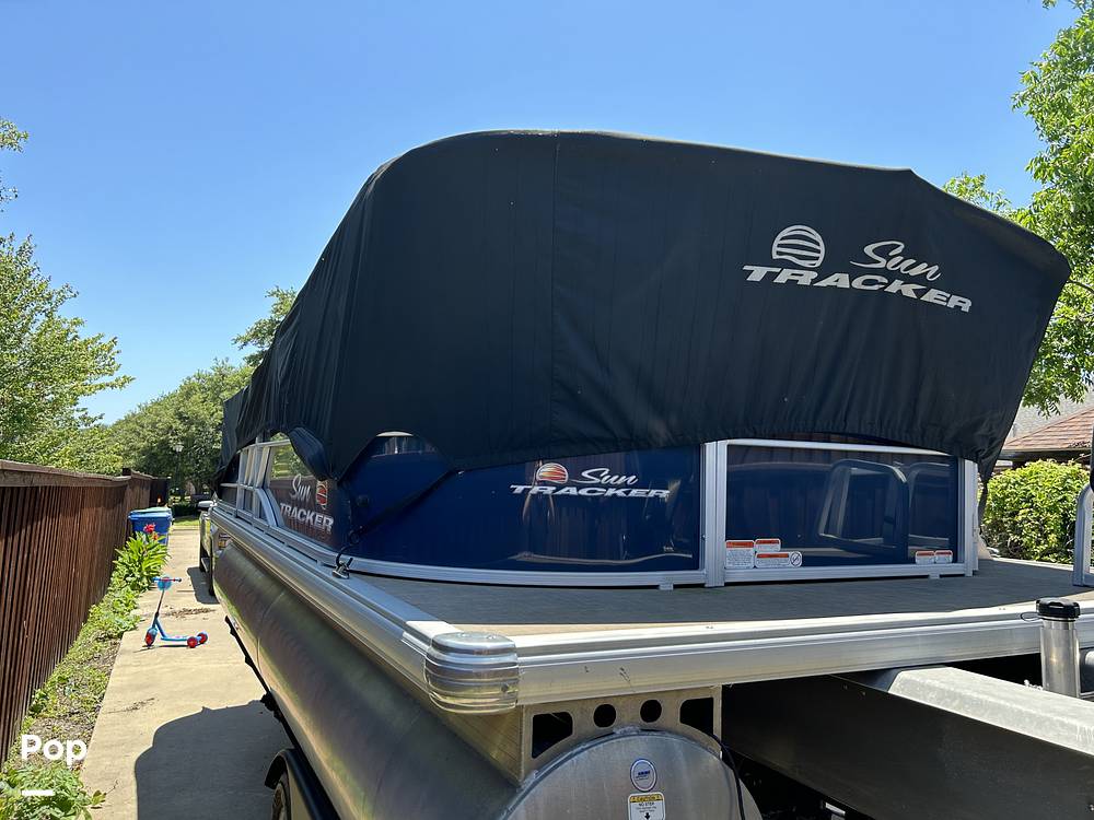 Slide: The Image of Sun Tracker Party Barge 20 DLX 2022 - 30