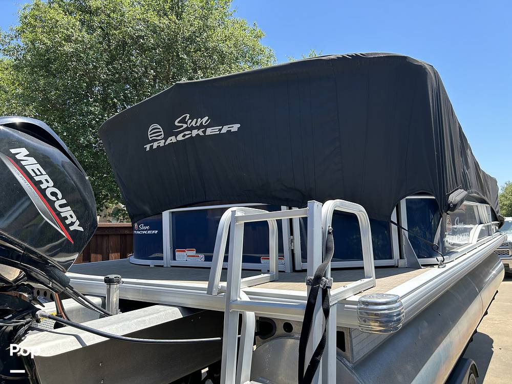 Slide: The Image of Sun Tracker Party Barge 20 DLX 2022 - 31