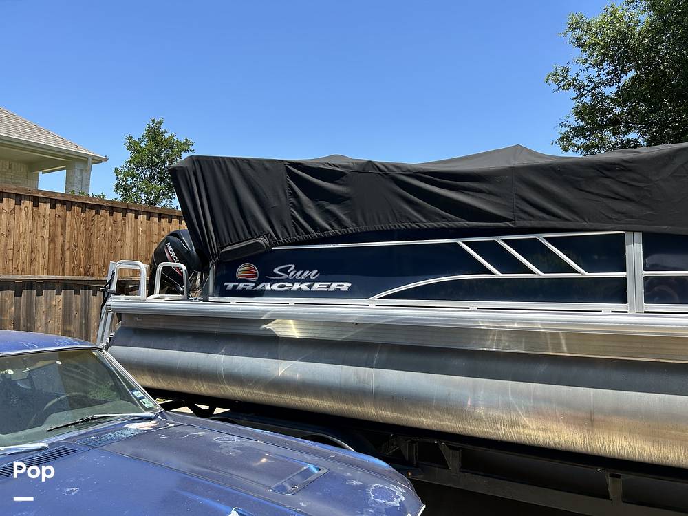 Slide: The Image of Sun Tracker Party Barge 20 DLX 2022 - 34