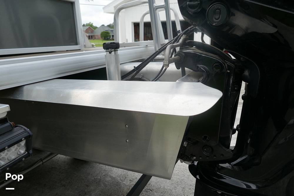 Slide: The Image of Sun Tracker PARTY BARGE 20 DLX 2022 - 15372269