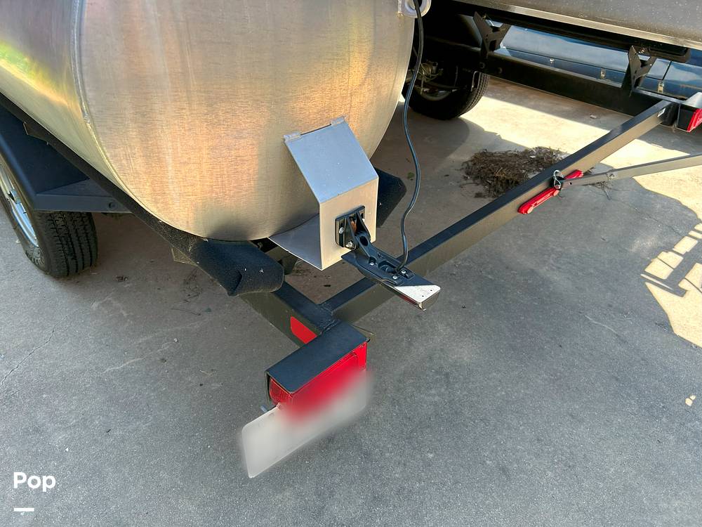 Slide: The Image of Sun Tracker Party Barge 20 DLX 2022 - 51