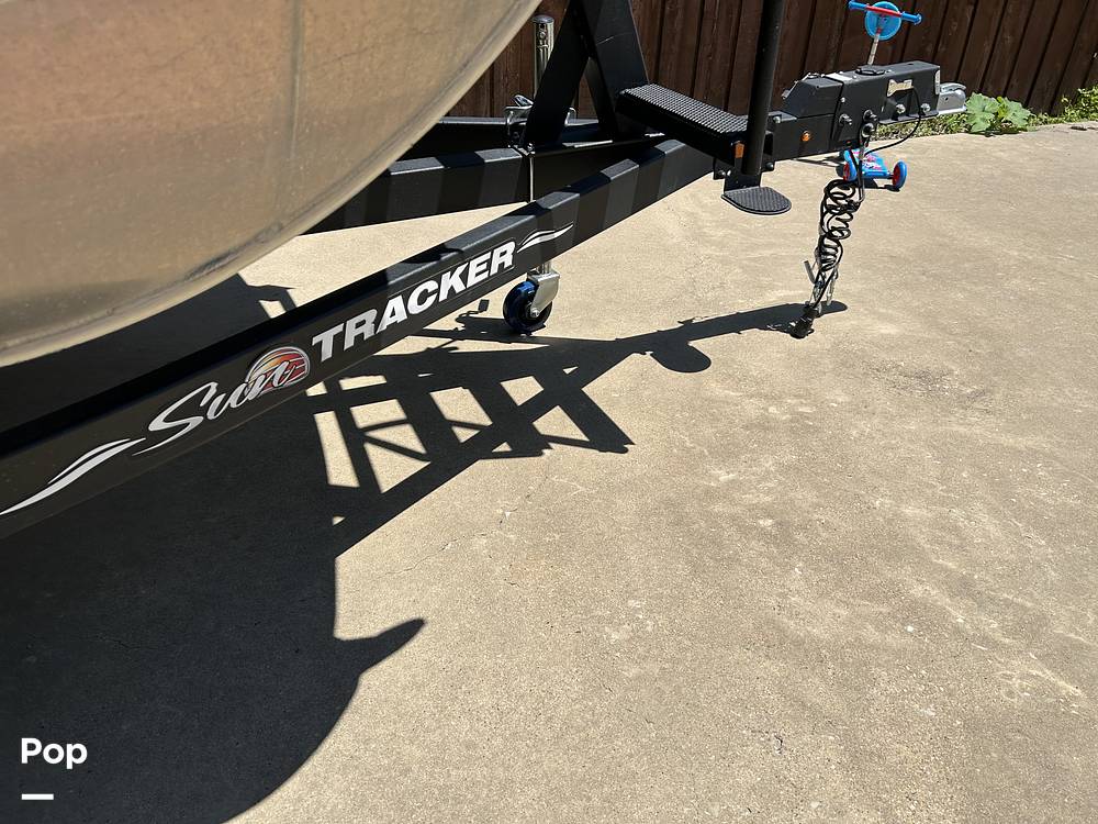 Slide: The Image of Sun Tracker Party Barge 20 DLX 2022 - 67
