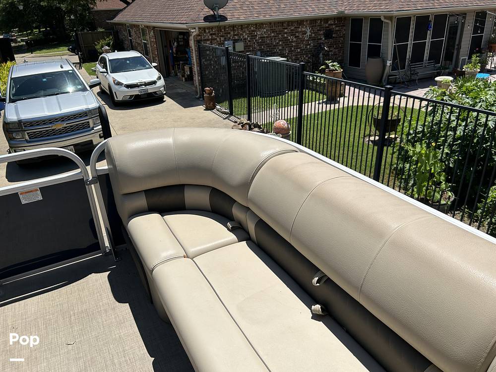 Slide: The Image of Sun Tracker Party Barge 20 DLX 2022 - 76