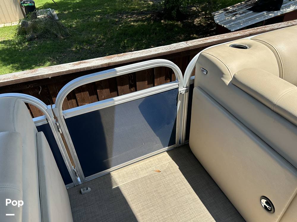 Slide: The Image of Sun Tracker Party Barge 20 DLX 2022 - 78