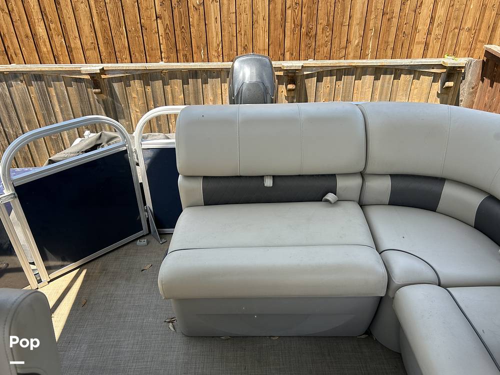 Slide: The Image of Sun Tracker Party Barge 20 DLX 2022 - 86